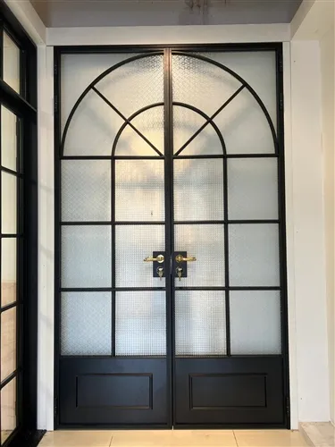 ¿Las puertas dobles de aluminio requieren alguna herramienta especial para su instalación?
