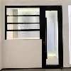 Puerta de aluminio con panel lateral
