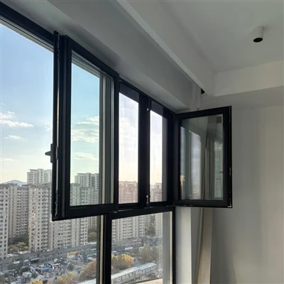 ¿Cuál es el grosor medio de las ventanas inteligentes de aluminio?