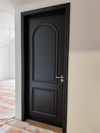 Puerta trasera de madera maciza