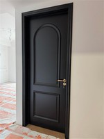 Puerta trasera de madera maciza