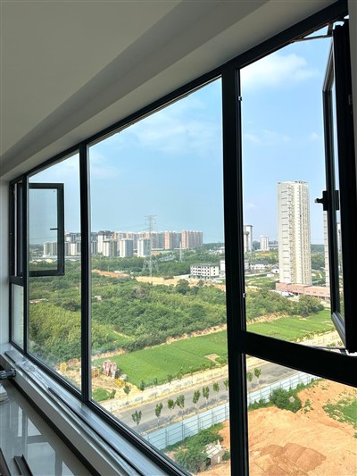 Ventanas abatibles de aluminio con rotura de puente térmico|Valor U-bajo, Passivhaus-Listo|SGL