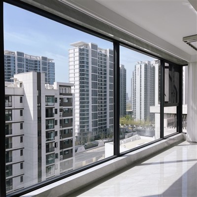 Ventanas abatibles de aluminio con triple acristalamiento|U-Valor 1,0|SGL